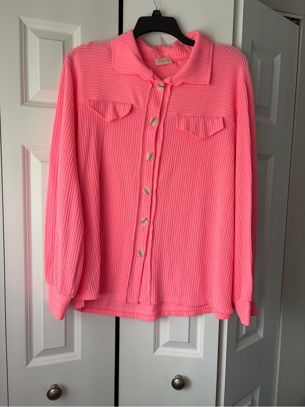 Hailey & Co. Pink Ribbed Button-Front Women’s Top